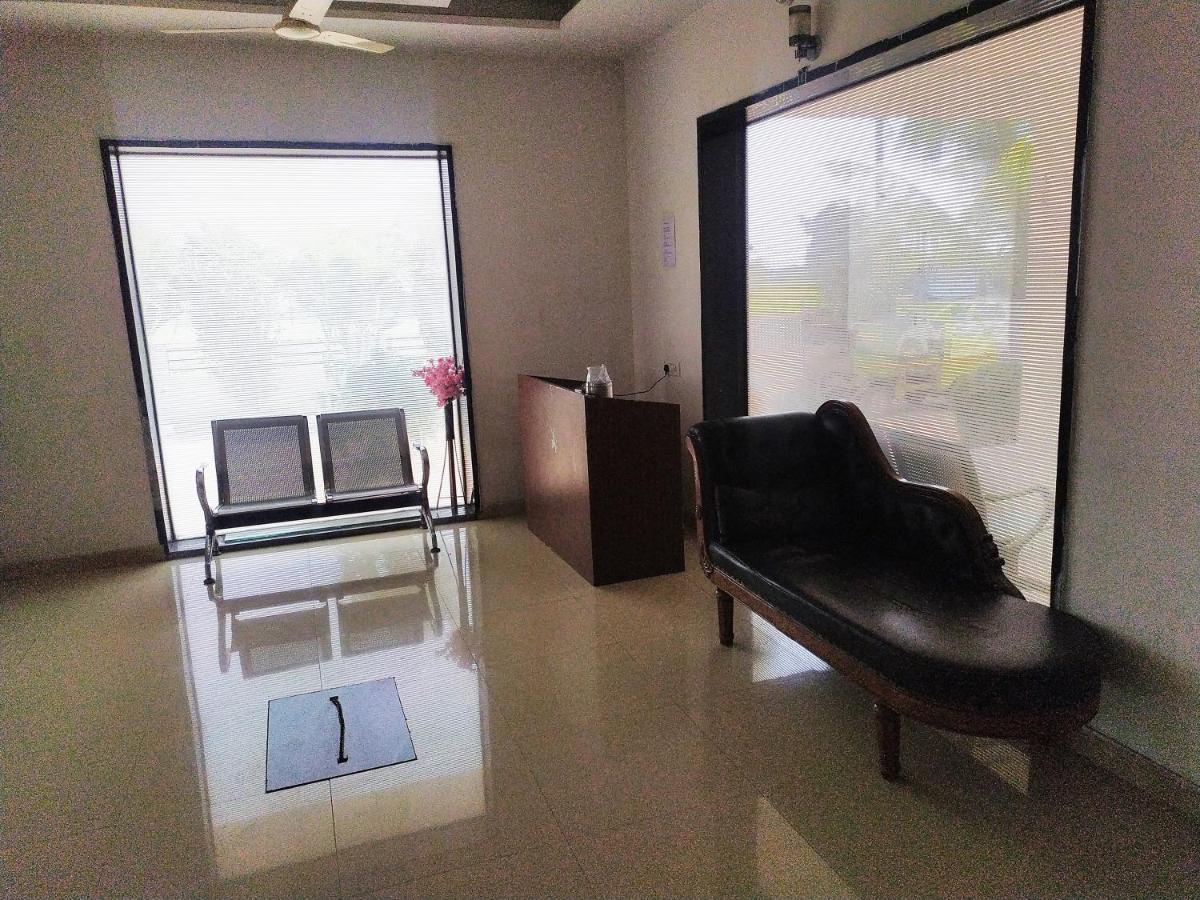 Hotel Wayfare Shirdi Exterior photo