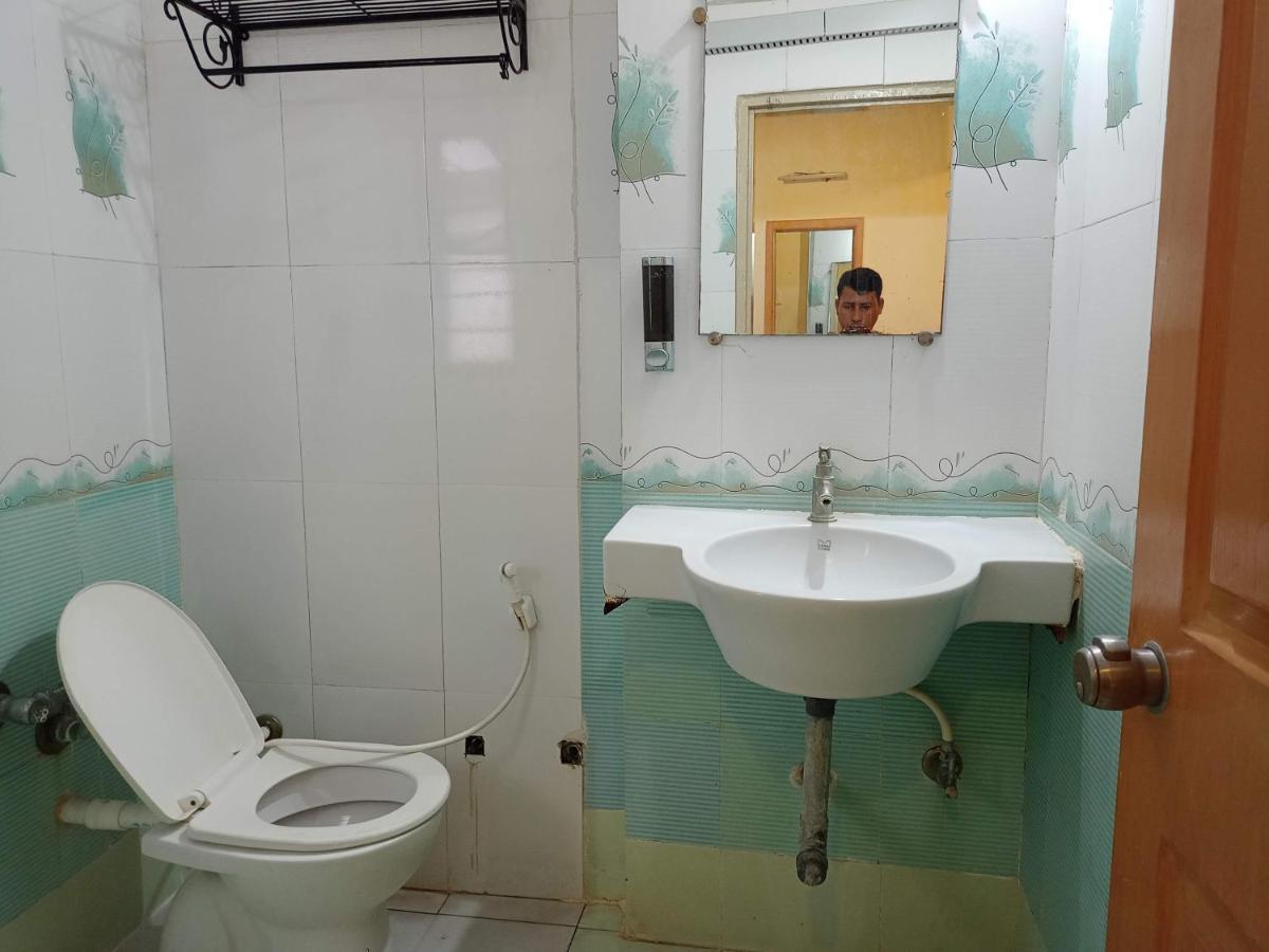 Hotel Wayfare Shirdi Exterior photo